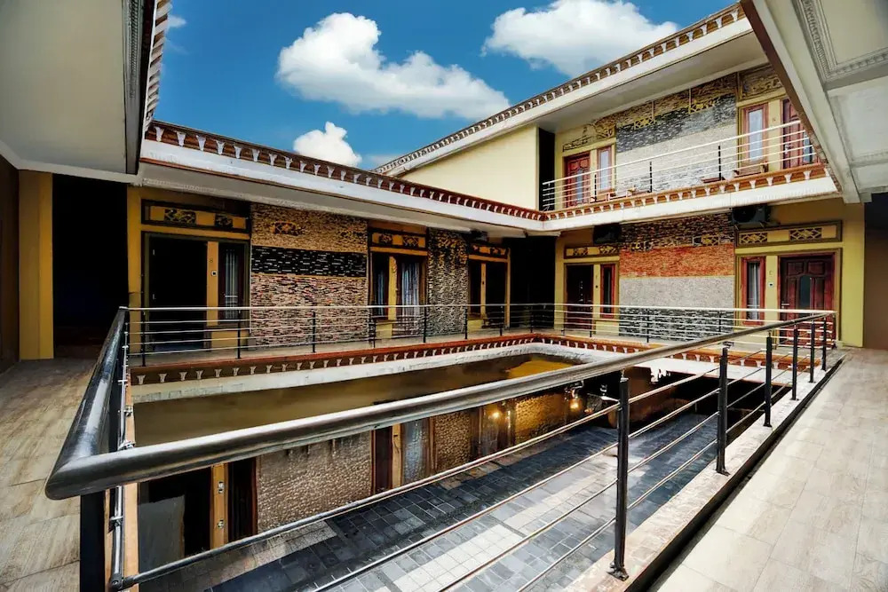 Hotel D'best Kutisari 6 Hour Stay