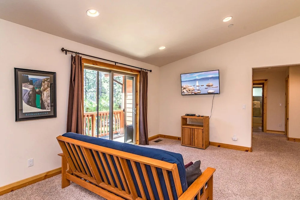 Large 4br W/ Pool, Fenced Backyard - Bike To Beach 4 Bedroom Home