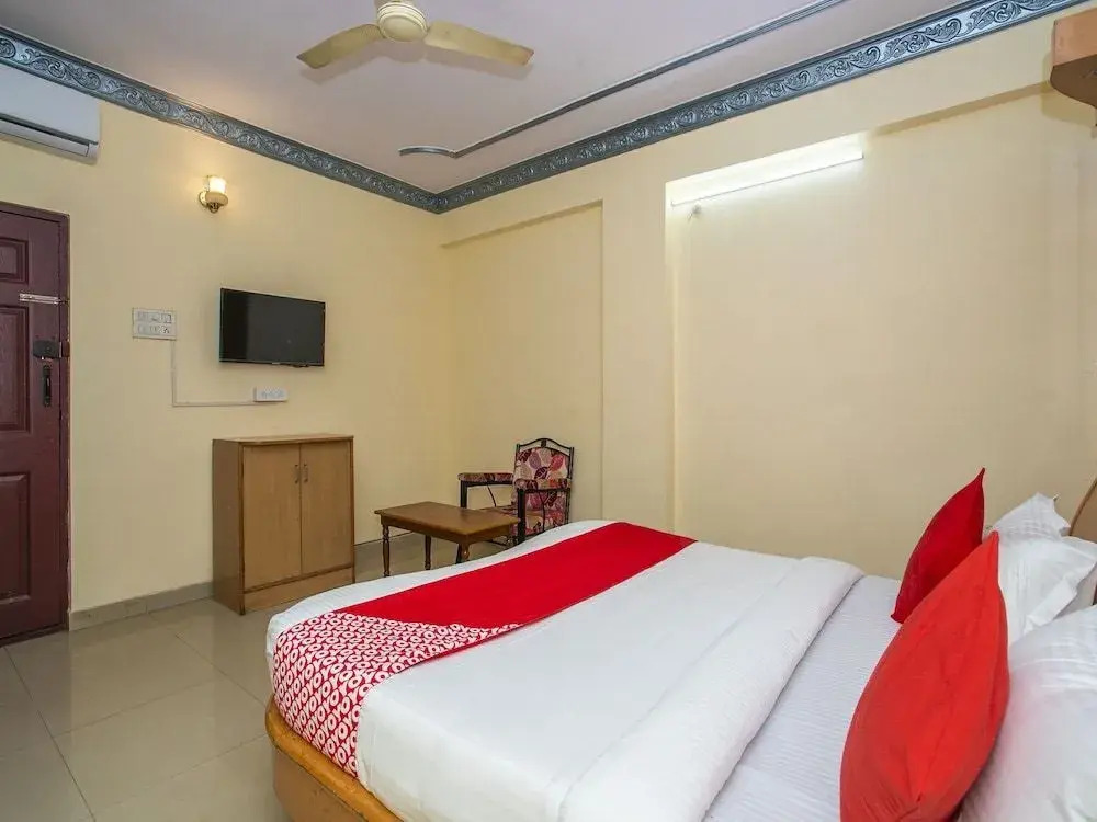 New Aishwarya Comforts By OYO Rooms
