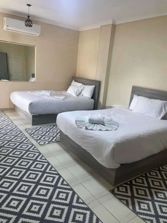 garden pyramid view