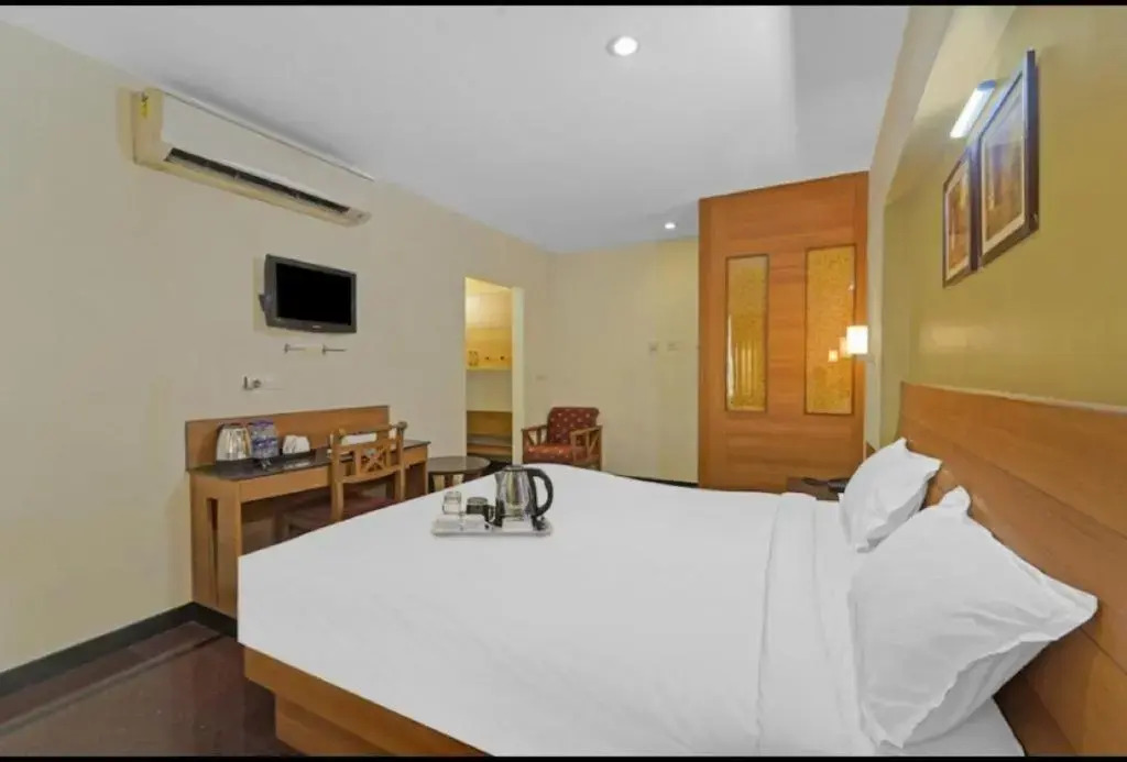 FabHotel The Redfox