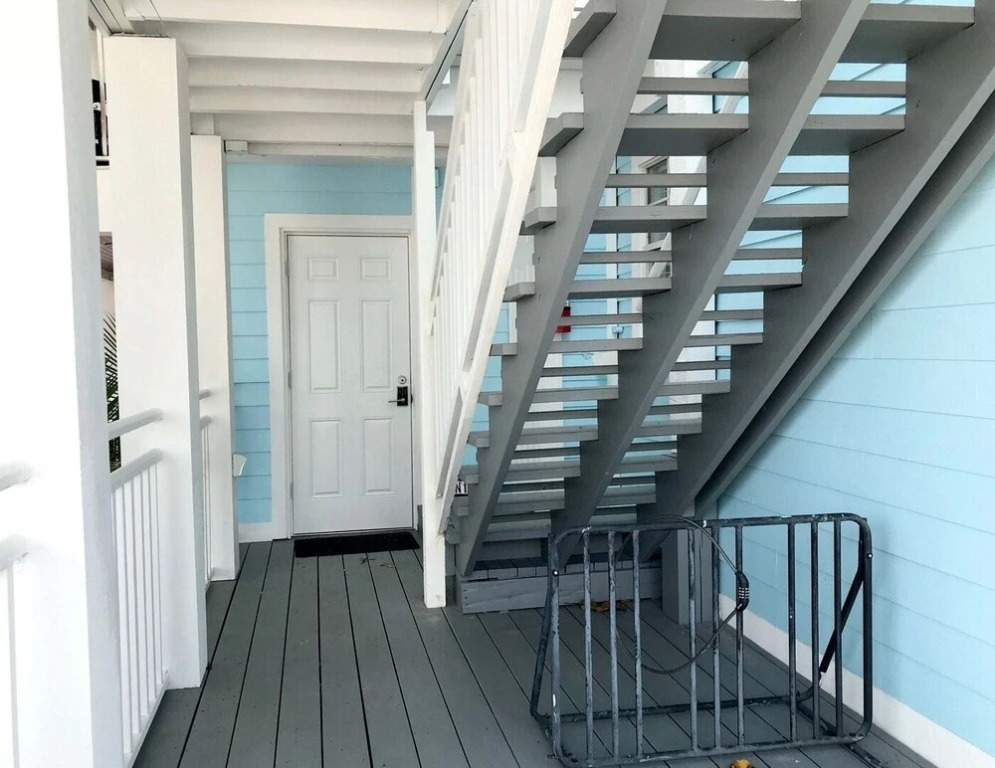 Mojoe s Villa 8 - Steps From the Beach