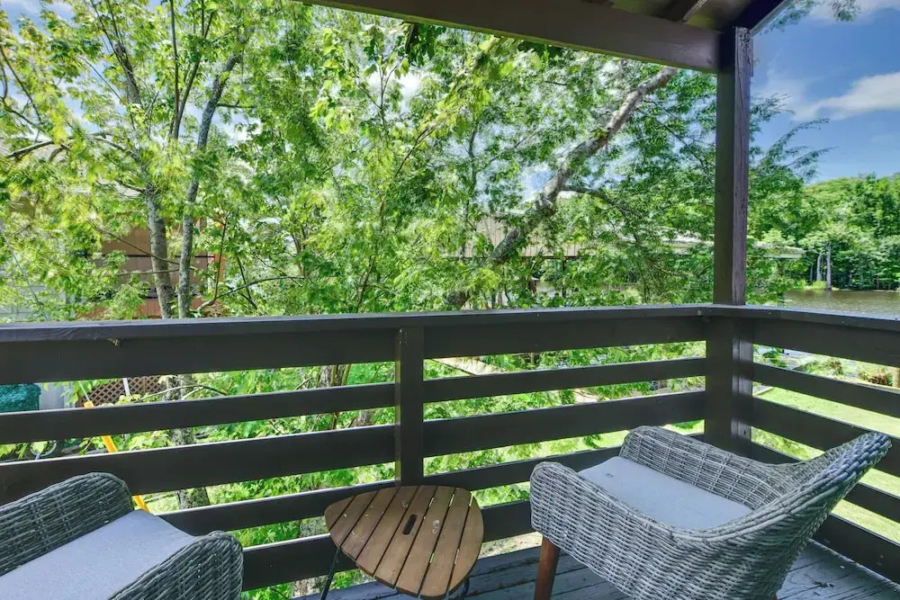 Home on Blood River - Private Dock & Spacious Deck