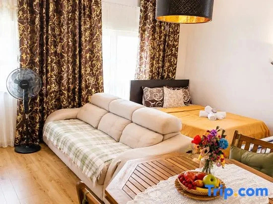 Bright&Spacious Apartment in Sleeps 8 Family&
