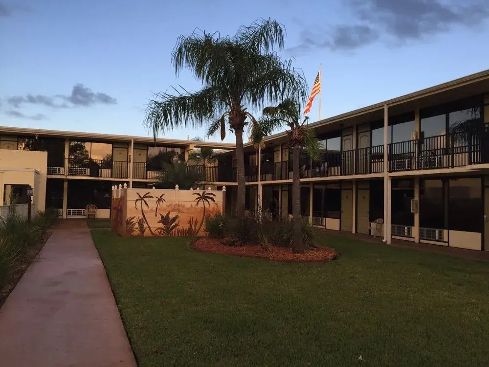 3 Palms - Fort Pierce