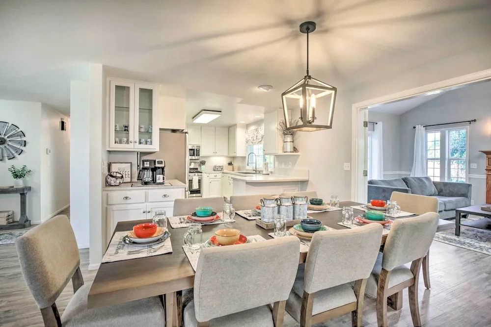 Charming Eugene Home w/ Fire Pit: 8 Mi to UO!