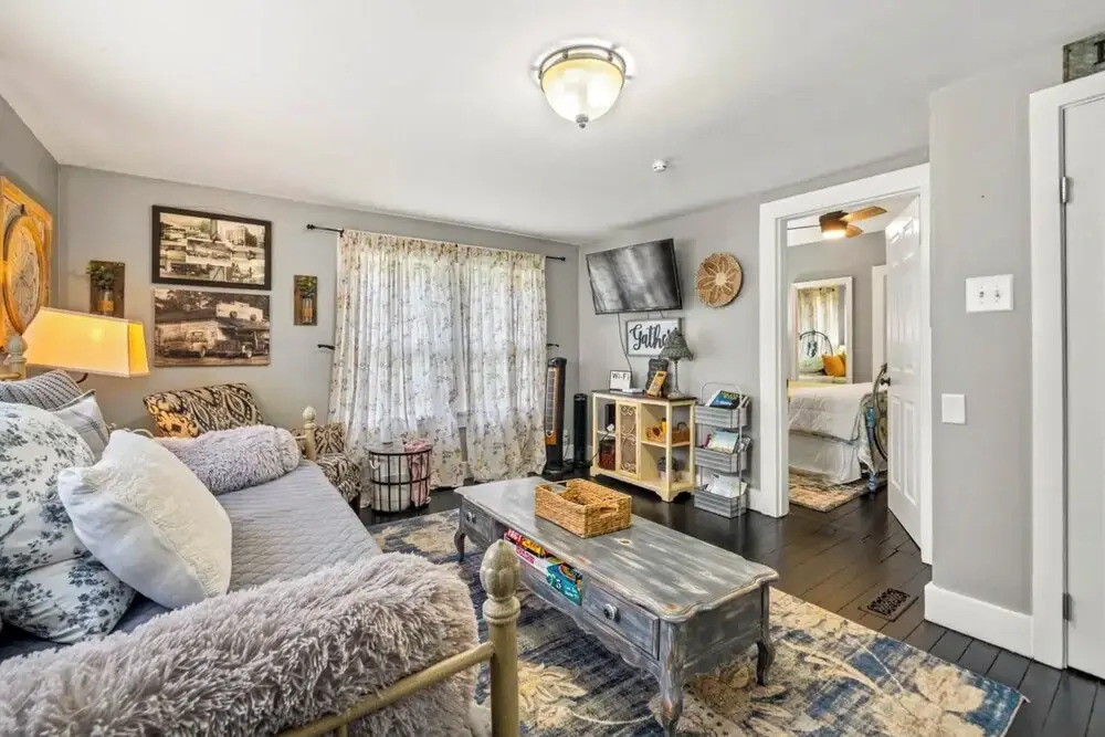 2BR Charming Cottage Mins From Oaklawn Race Track