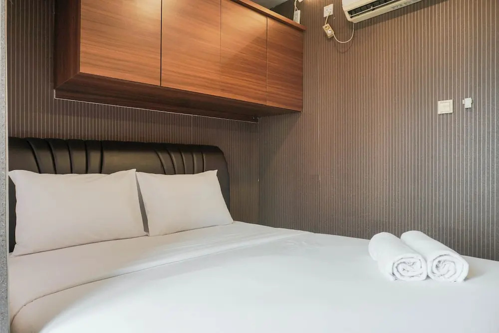 Comfortable 1BR at Nifarro Park Apartment By Travelio