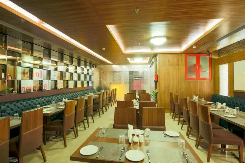 OYO 5614 Hotel Rolex Inn