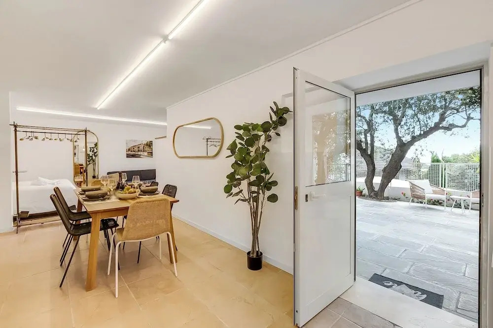 Villa Luce del Sol with Pool - L - Happy Rentals