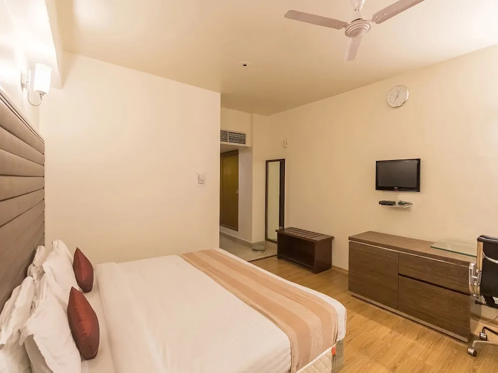 OYO 8450 Hotel Grand Starline
