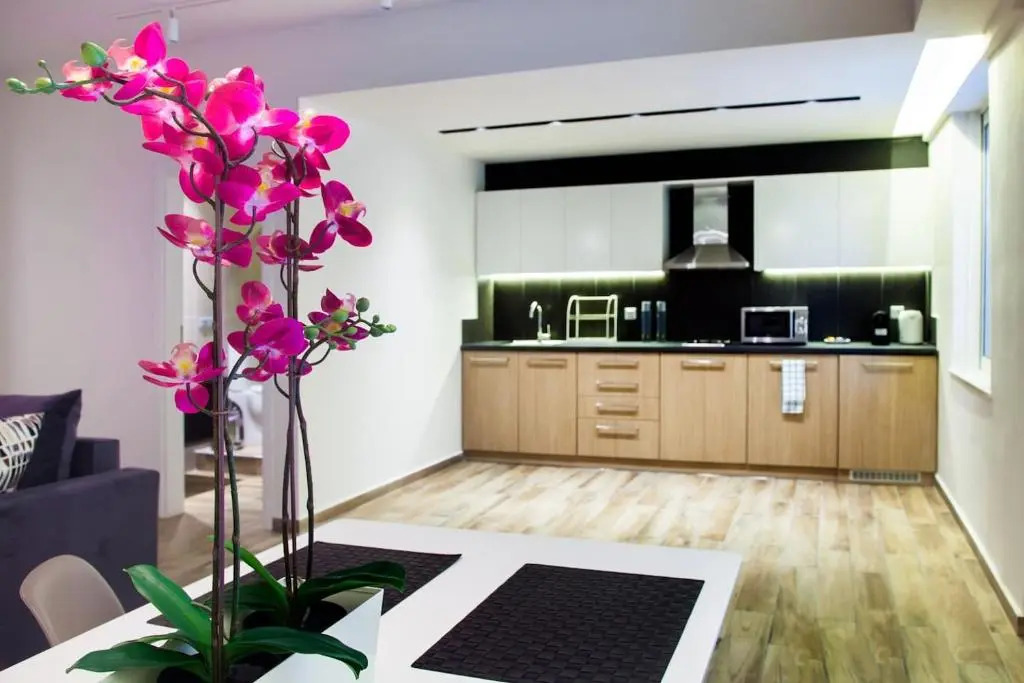 TONI'S 2BD Apartment with Terrace next to Stadium
