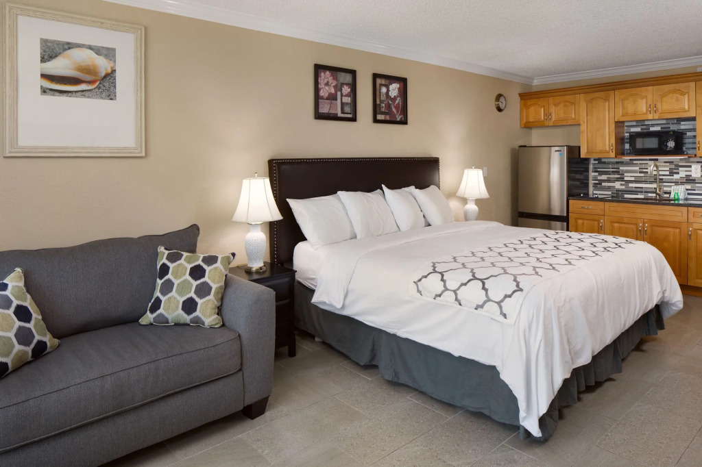 Island Inn Beach Resort