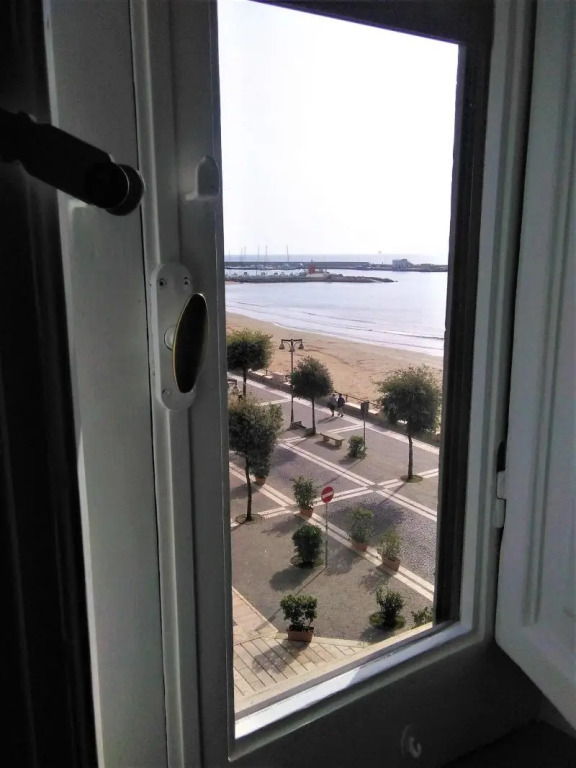 Déjà Vu apartment