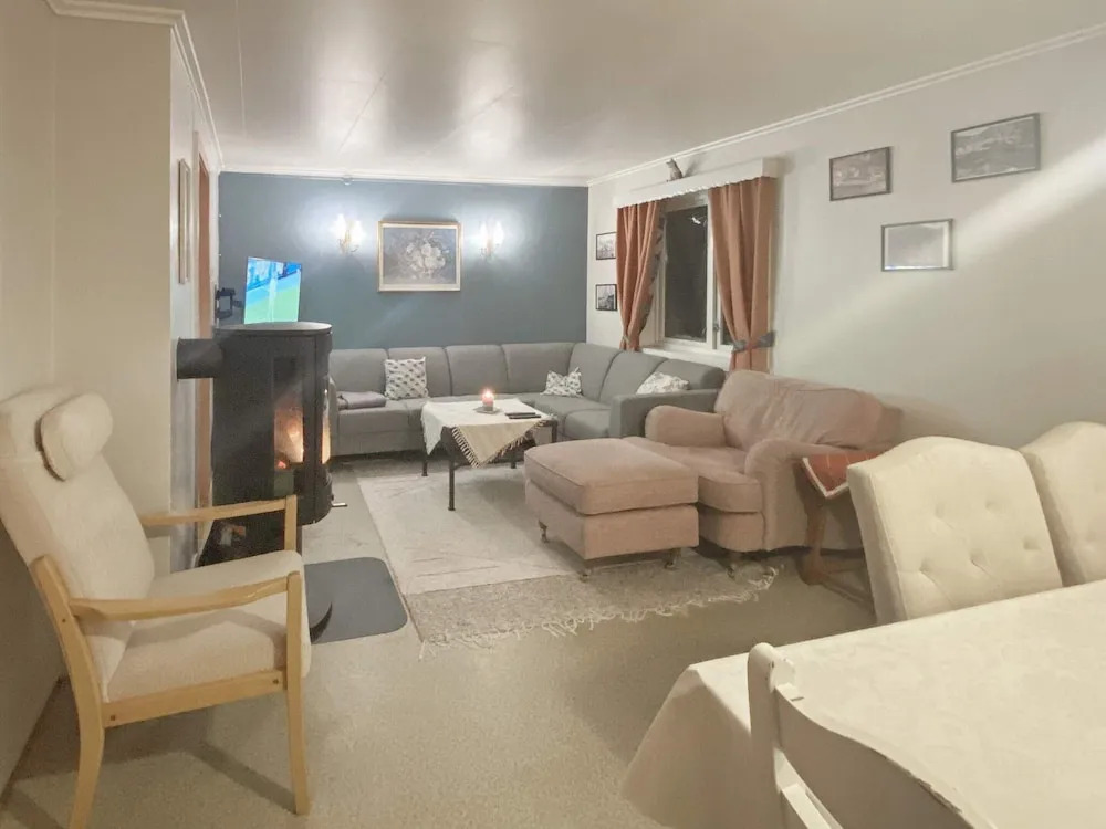 8 person holiday home in STONGLANDSEIDET