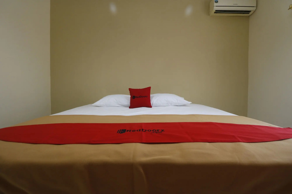 RedDoorz Plus at Jalan Gatot Subroto Jakarta