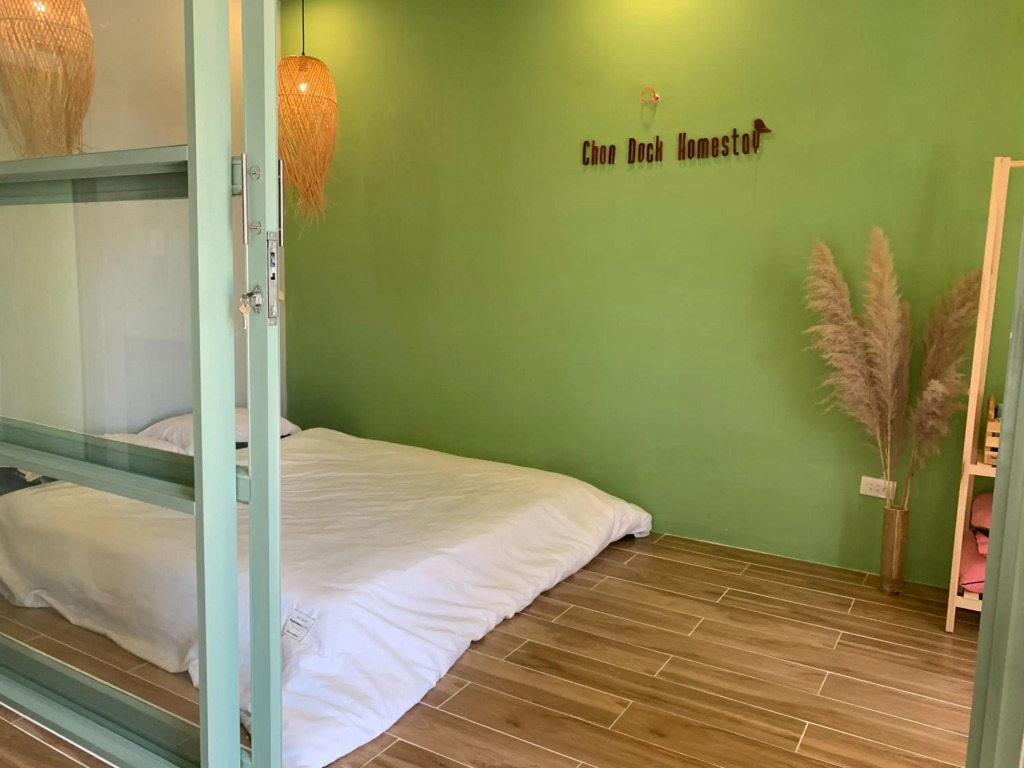 Chons Dock Homestay & House Lease - Outdoor Pool & Chill Vibes