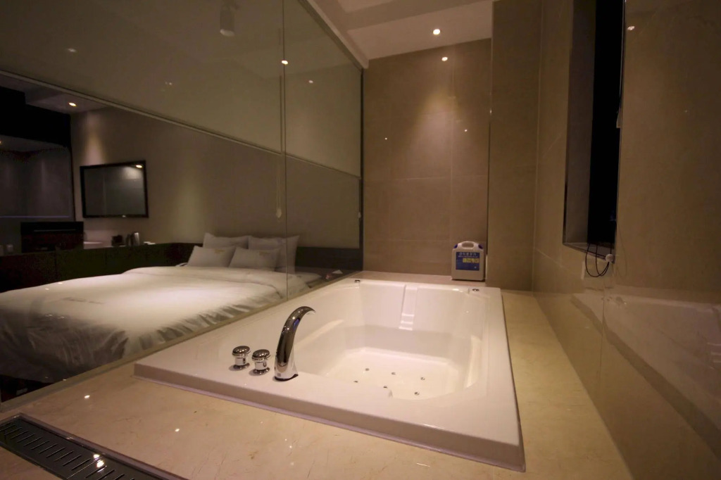 Almond Hotel Busan Station