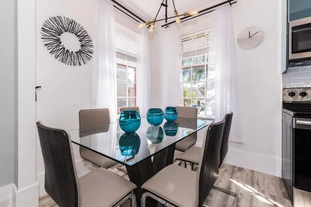 20 Hypolita - Luxury Downtown Apartment