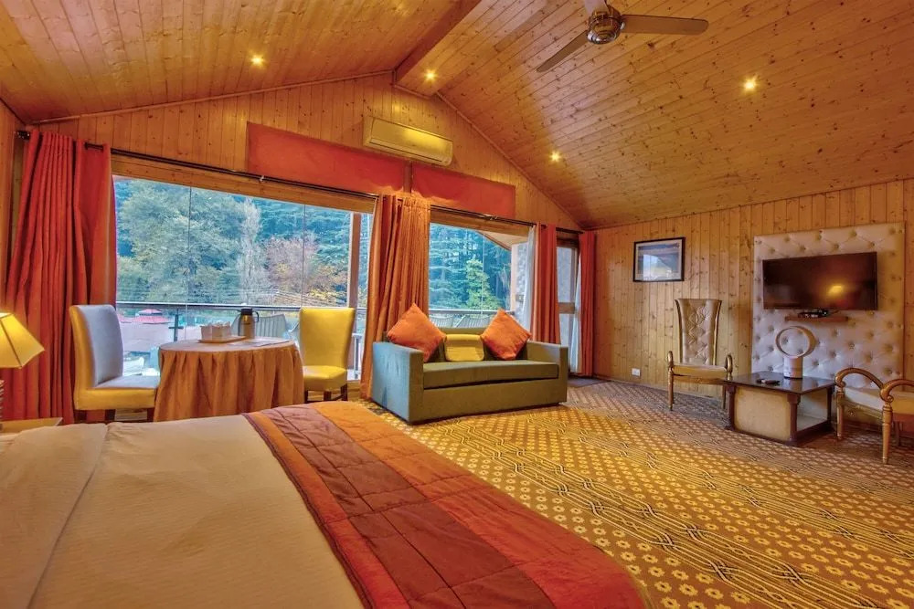 Piccadily Hotel Manali