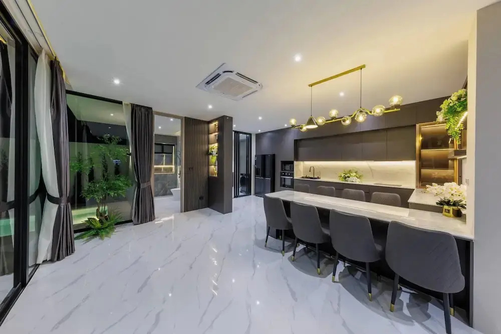 A9 Airport Modern Pool Villa