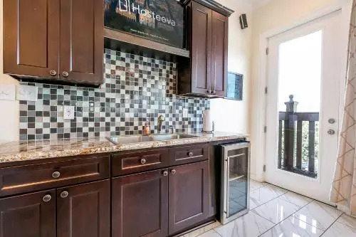 Spacious 4BD Luxury Penthouse with Balcony