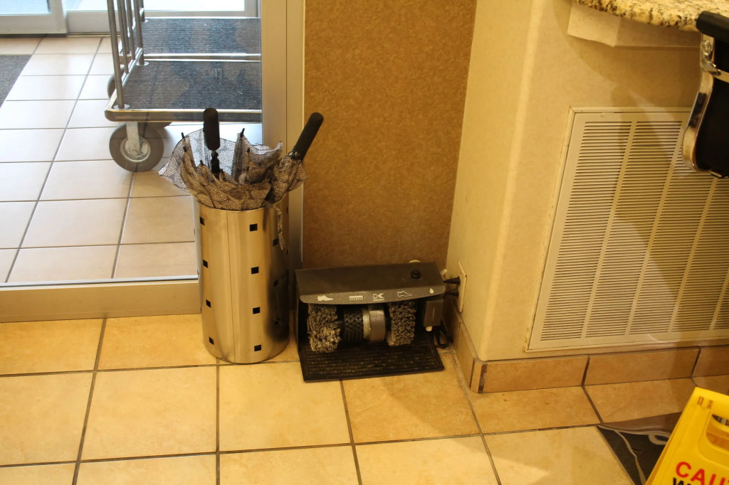 Best Western Plus Des Moines West Inn & Suites