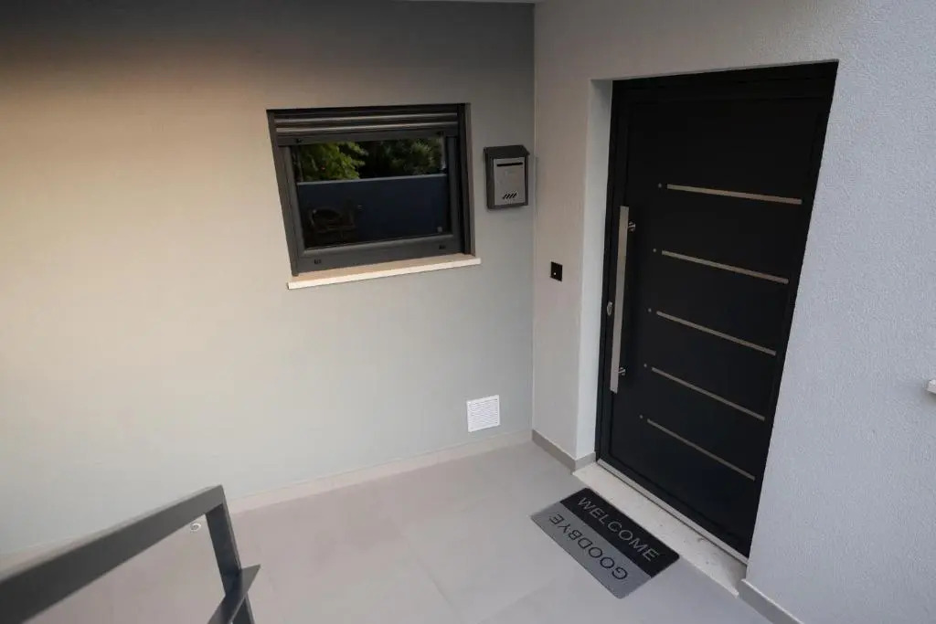 Apartment 1911