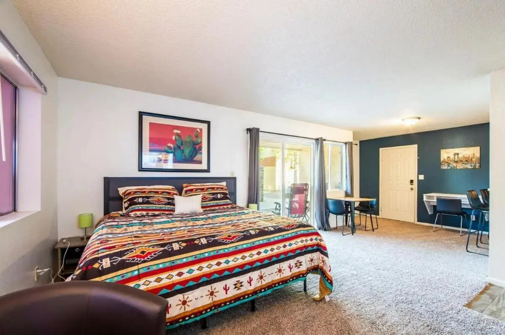 33 Avenida Pool View Studio new to market Avenida king bed ds