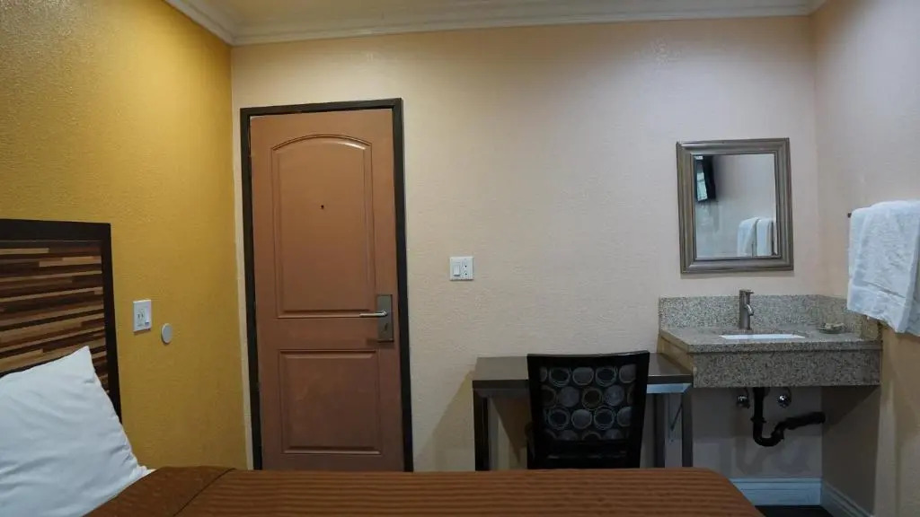 Holly Crest Hotel - Los Angeles, LAX Airport