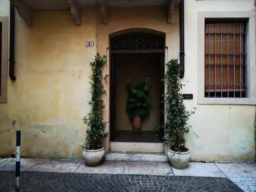 Il Garbo Apartments and Suite