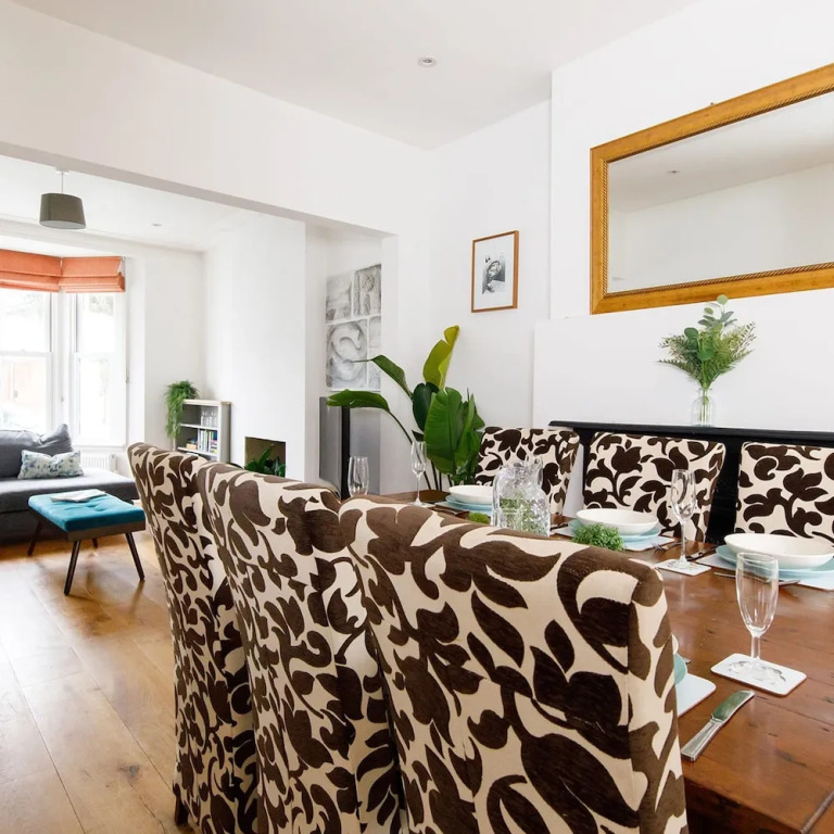 Lovely Seaside Villa & Gardens 40 Metres to Beach