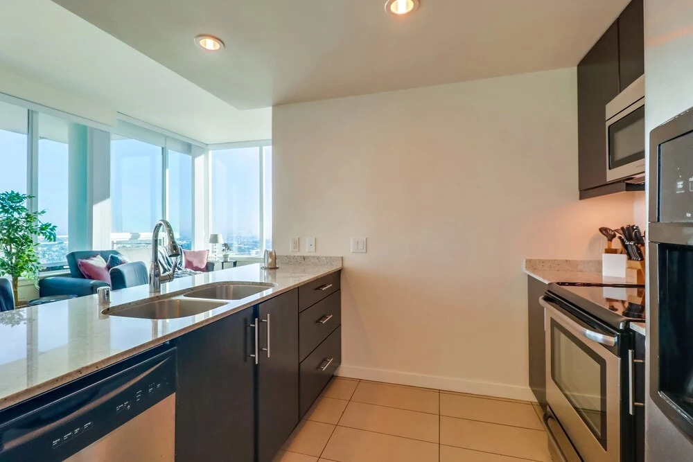 Central Downtown 3BR Corporate Rentals
