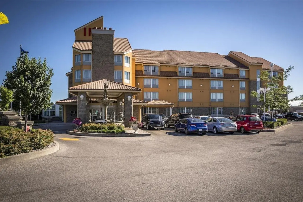 Monte Carlo Inn Barrie - Newly Renovated