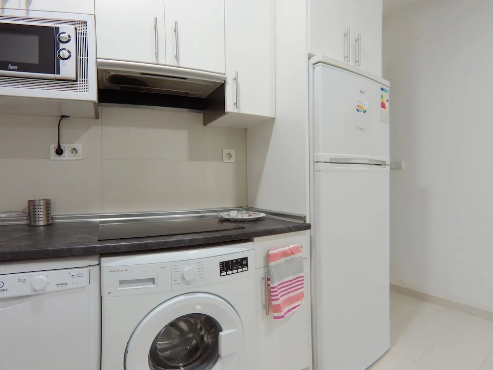 Apartamento de 2 Habitaciones, bajos, en Puerta del Angel AZBD
