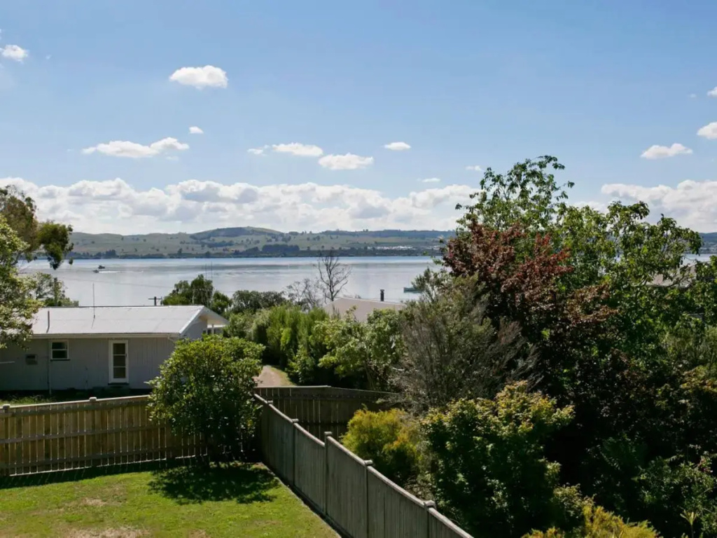 Taupo Escape - Rainbow Point Holiday Home