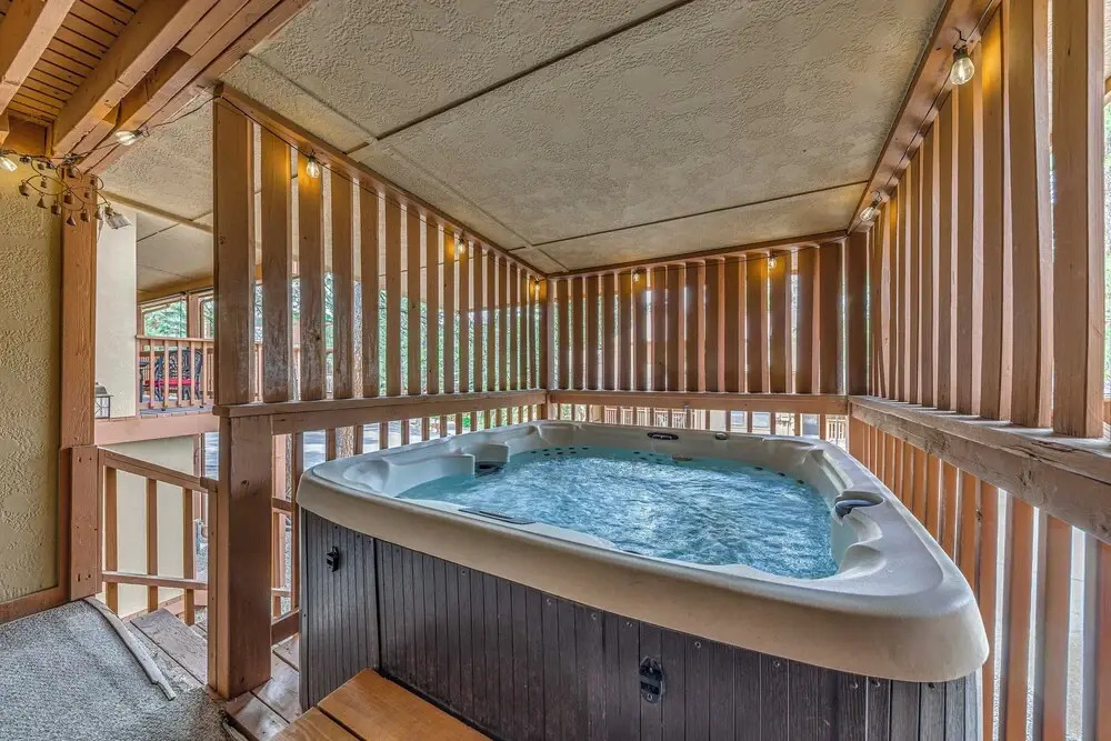 Spacious Ruidoso Retreat w/ Hot Tub & 2 Kitchens!