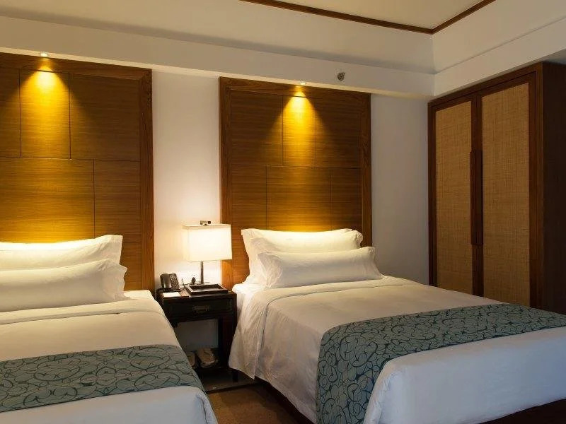 21° Holiday Hotel