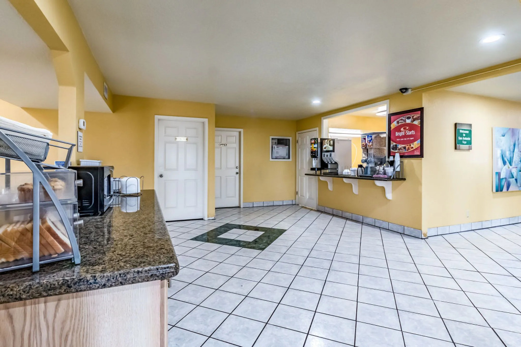 Econo Lodge Near Lackland Air Force Base-SeaWorld