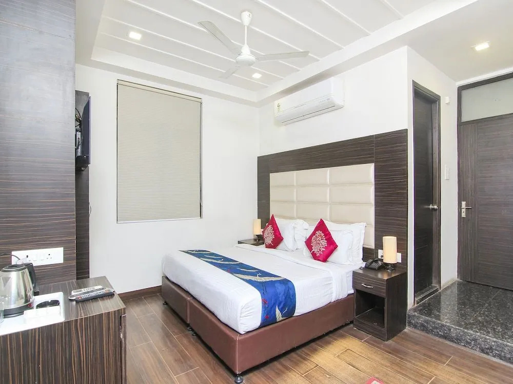 OYO 3232 Royal Inn