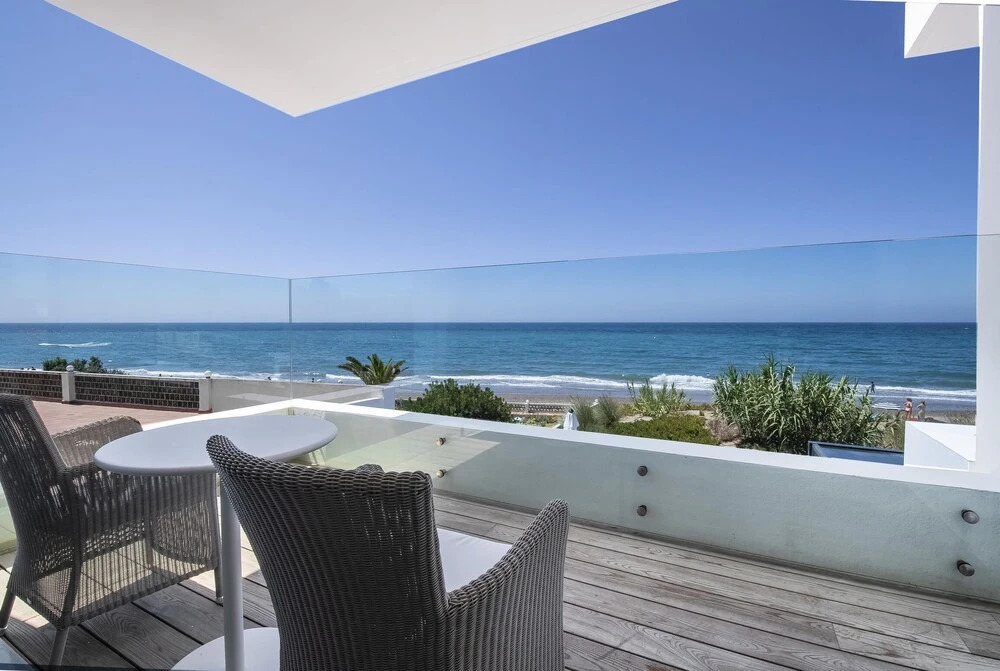 Villa first line beach, 6 bedrooms, private pool, Costabella, Marbella