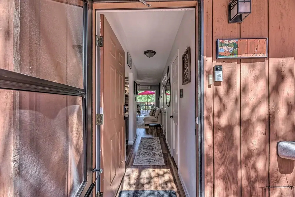 Updated Ruidoso Mountain Escape w/ Deck & Balcony!