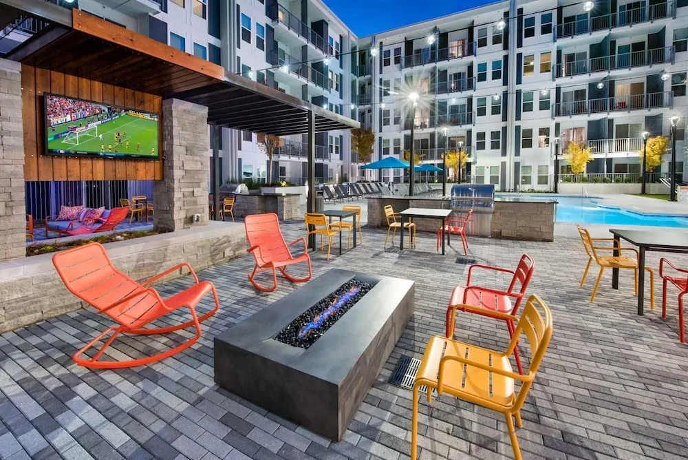 S1bf Rare Find - Bright and Modern 1-br w Free Parking