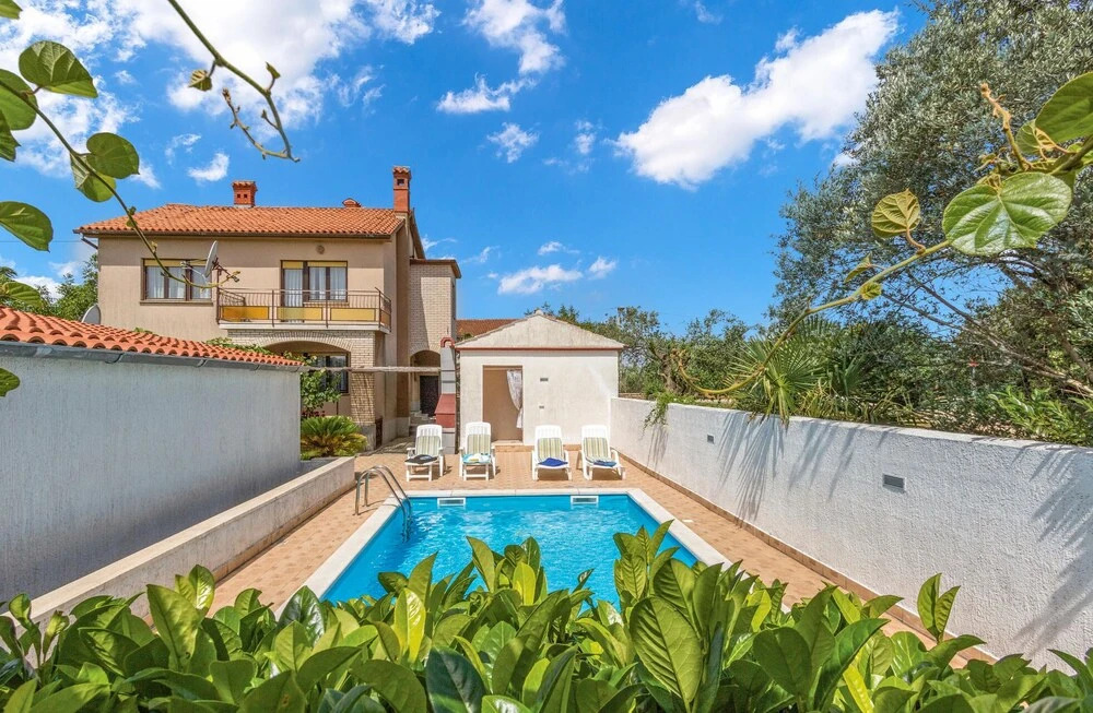 Beautiful Home in Stinjan With Wifi and 4 Bedrooms