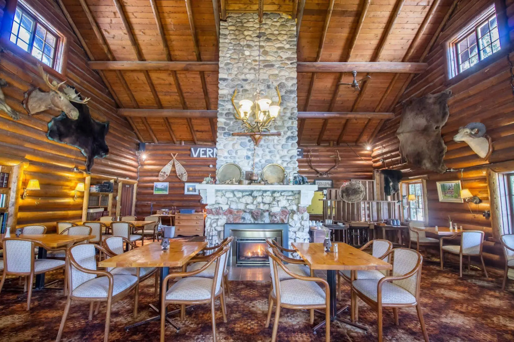 Kootenay Park Lodge