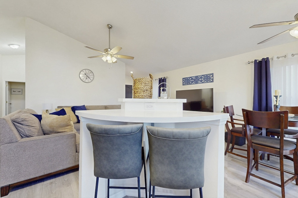 Radiant Retreat With Private Pool, On-site Golf, Board Games, AC, & W/D