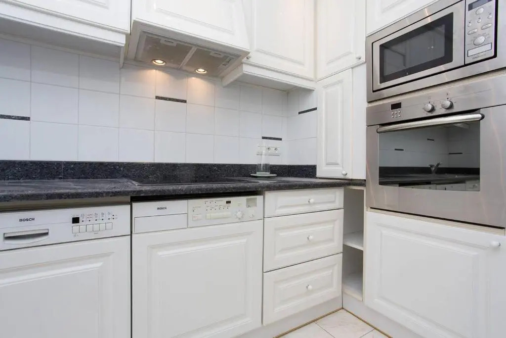 Mariott Area: Sunny 2 Beds /2 Baths