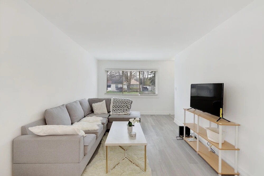 Beautiful Romantic 2 Bedroom House in the City Close to Restaurants and Bars 2 Home by Redawning