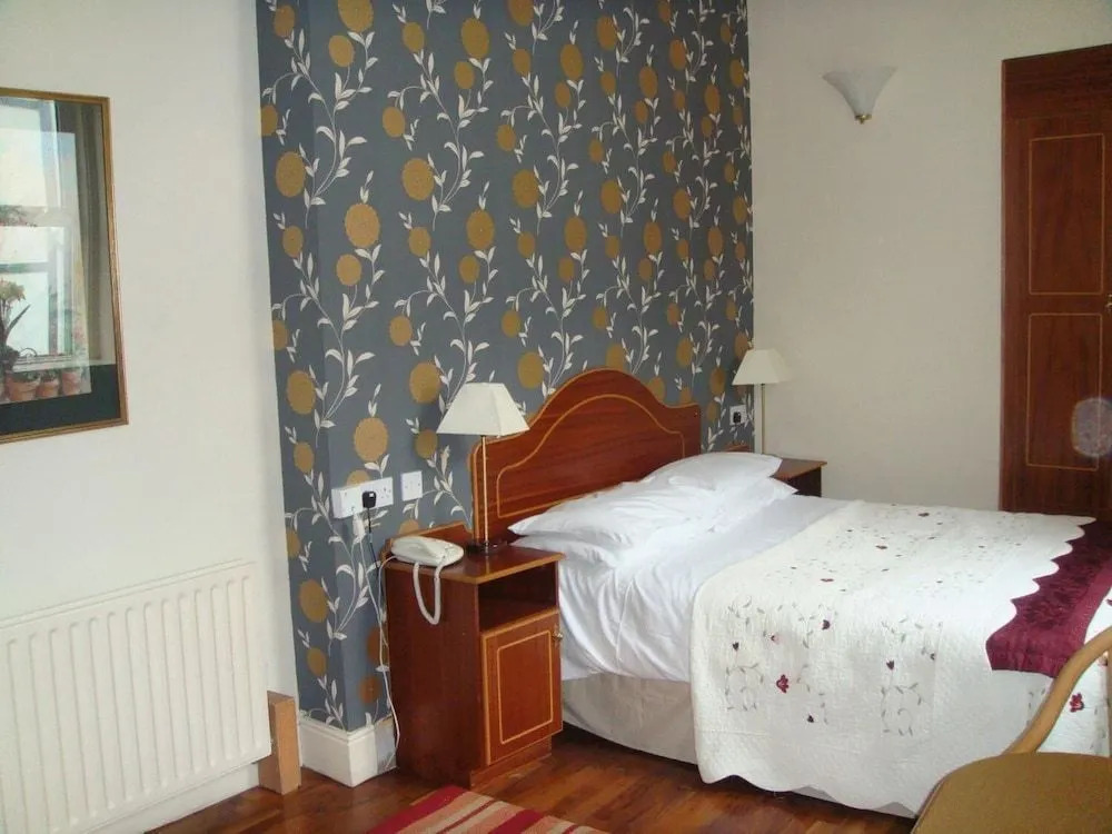OSheas Hotel
