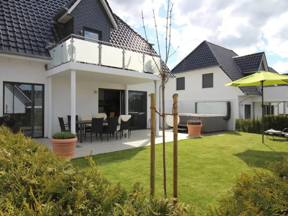 Haus Seeblick Modern Retreat